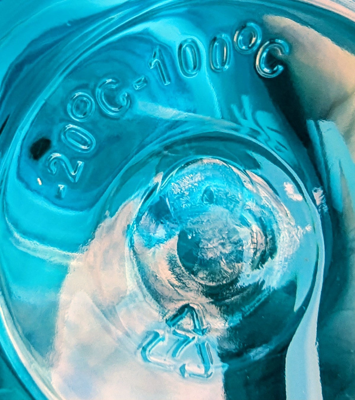 Chị em trong độ tuổi sinh đẻ nên cẩn thận với vật dụng làm từ nhựa số 7